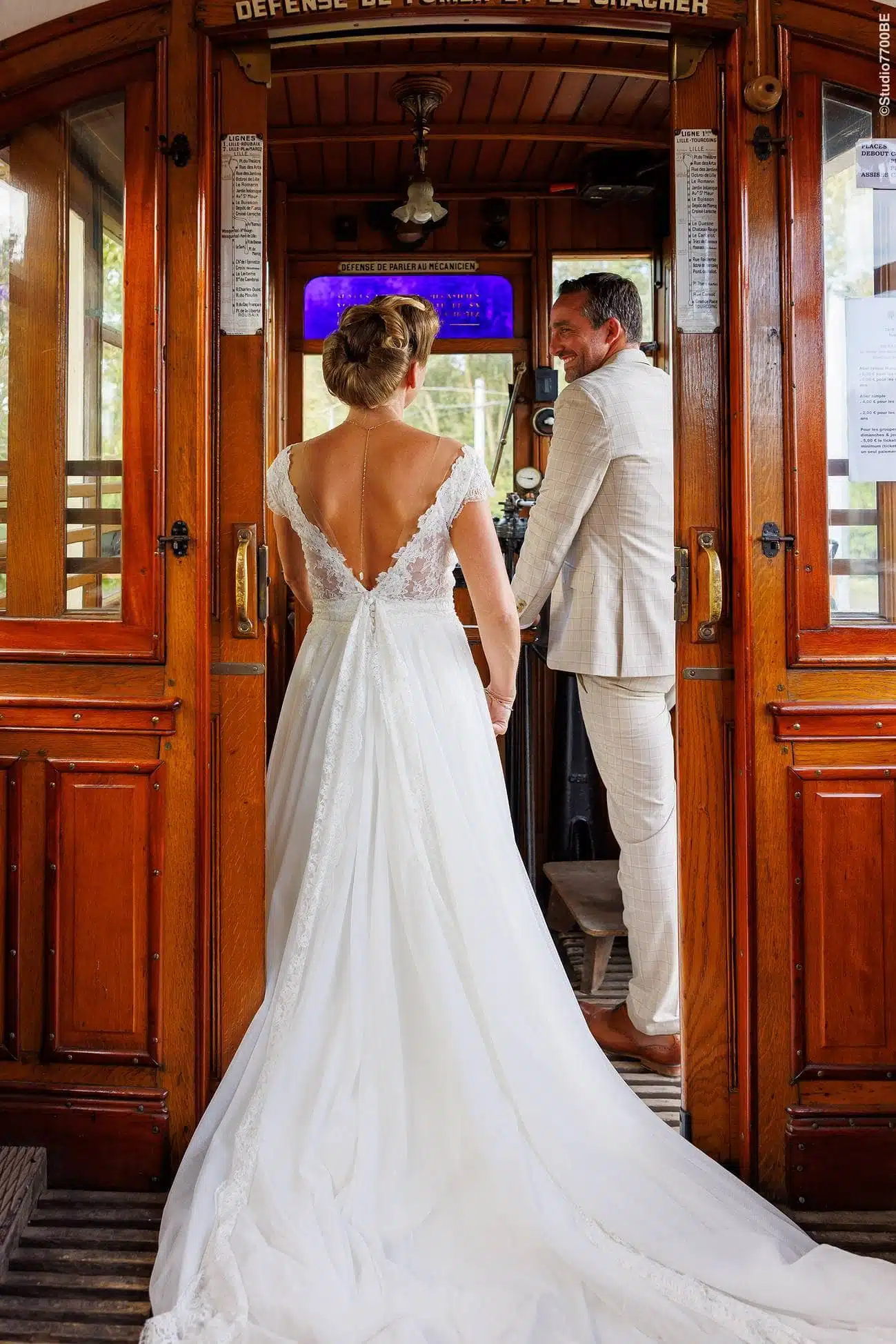 Photos-issues-du-reportage-photos-video-de-mariage-couvert-par-le-Studio-7700BE-Chez-Fhano-REBECCA-ET-CEDRIC