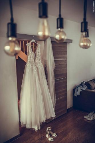 Photos issues du reportage photos vidéo de mariage couvert par le Studio 7700BE Chez Fhano - JUSTINE ET GUILLAUME 04 06 2022