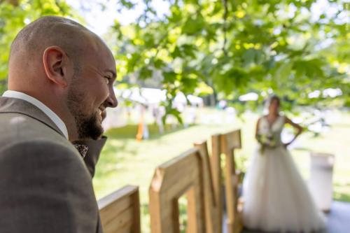 Photos issues du reportage photos vidéo de mariage couvert par le Studio 7700BE Chez Fhano - JUSTINE ET GUILLAUME 04 06 2022