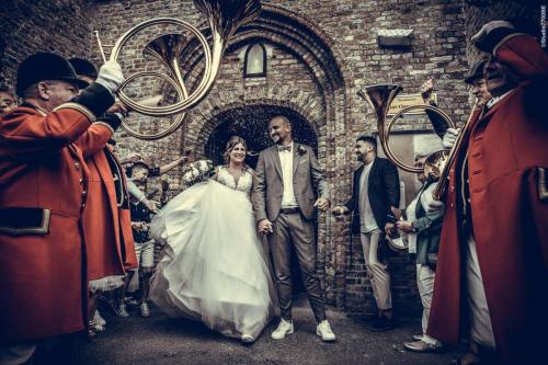 Photos issues du reportage photos vidéo de mariage couvert par le Studio 7700BE Chez Fhano - JUSTINE ET GUILLAUME 04 06 2022